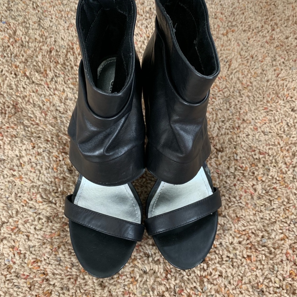 Black Gianni Bini heels